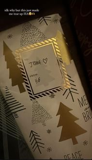 Burton's surprise gift for his soon-to-be-wife Petty (Source: @jennapetty_ via Instagram)