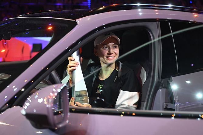 Elena Rybakina finally achieves her 'goal' of learning to drive, works with 'very strict' instructor to get her license in Dubai