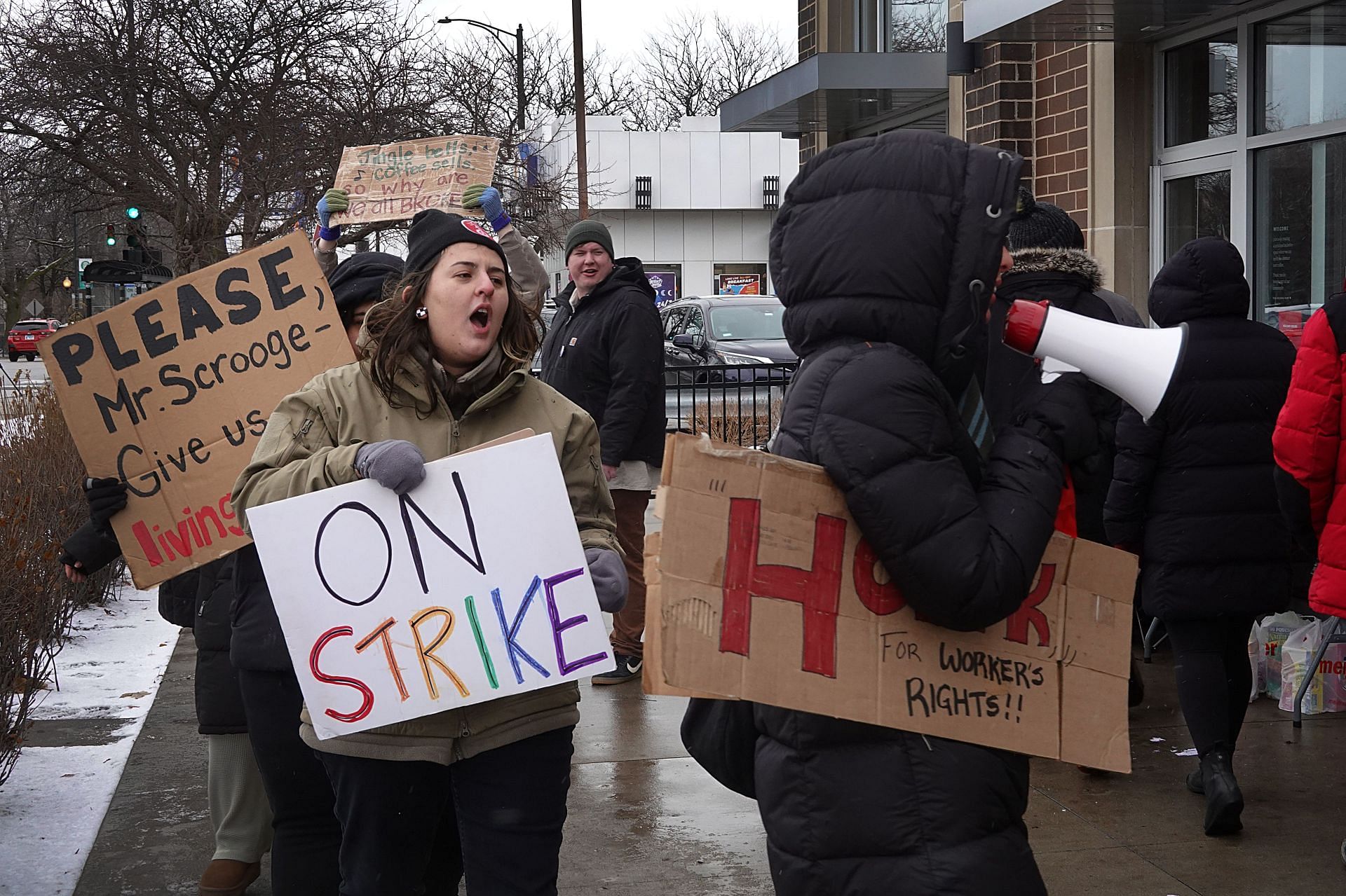 Starbucks union baristas on a week-long strike (Image Source: Getty)