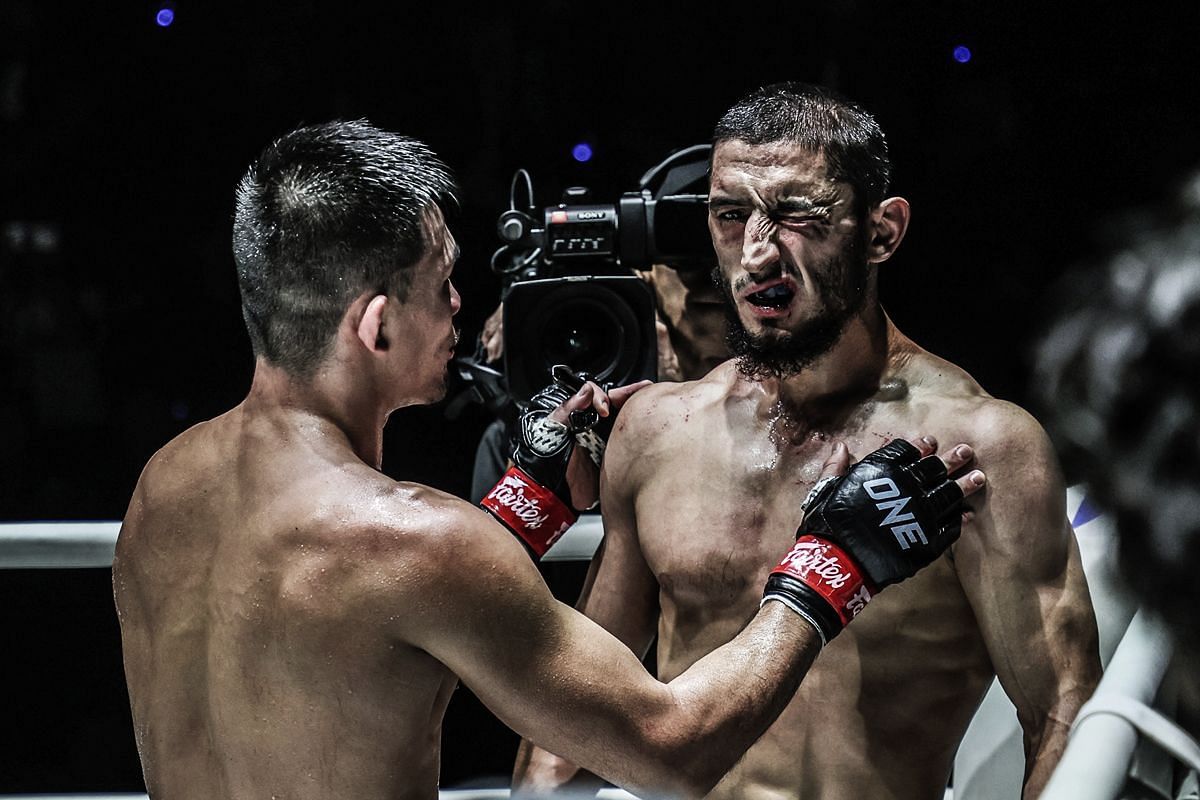 Christian Lee (L) apologizes to Alibeg Rasulov (R) | Image credit: ONE Championship