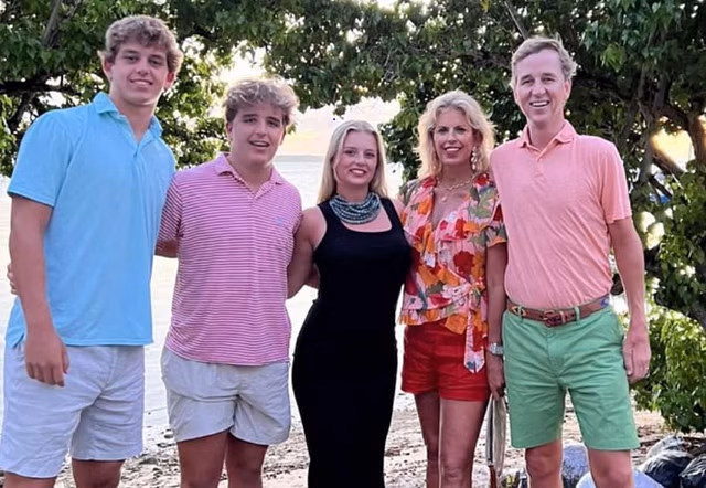 The Manning Family Just Issued A Huge Warning About Arch! - nf5z59j