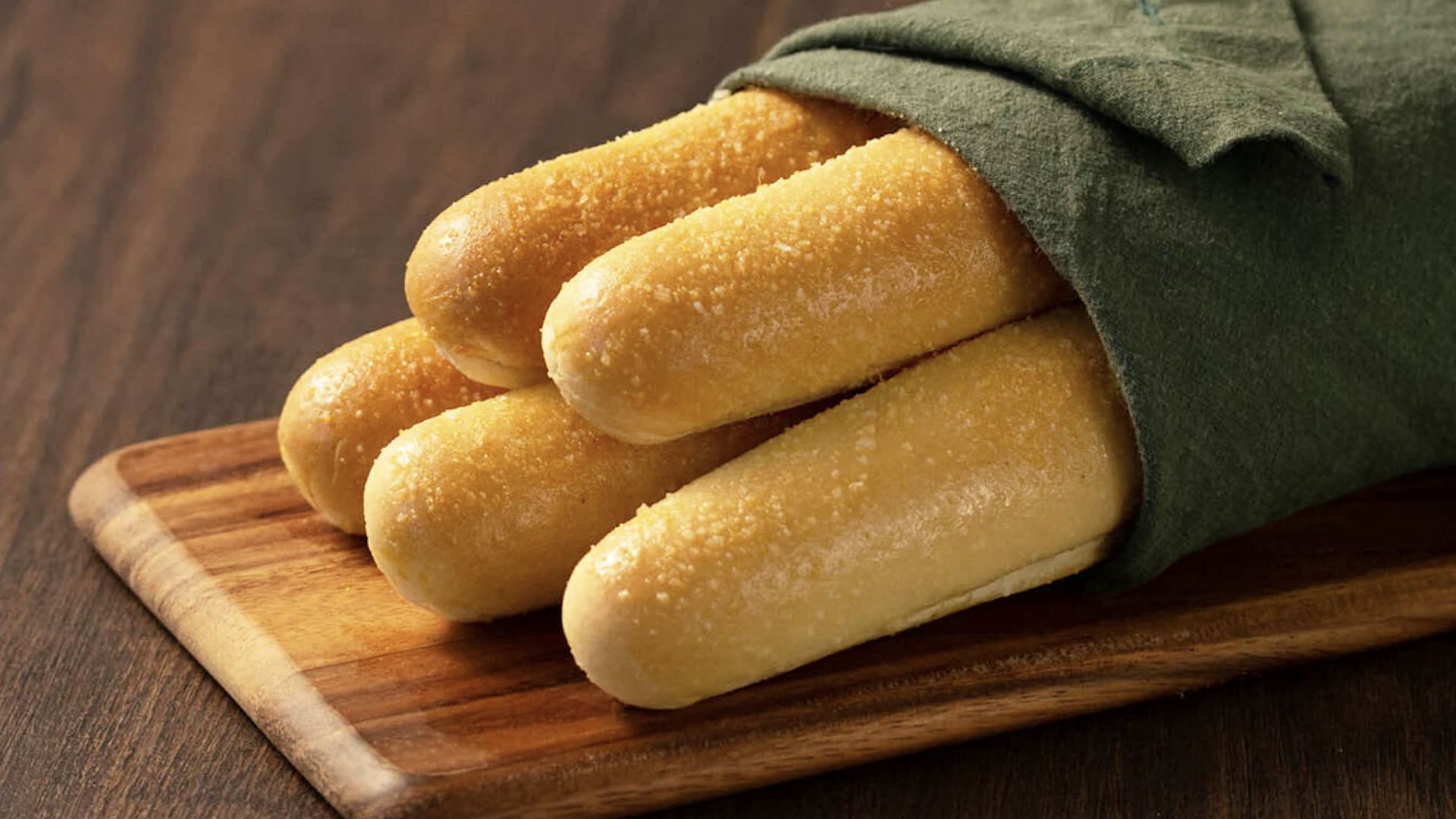 What is the ‘Olive Garden Breadsticks Letters’? Viral Tik Tok mystery