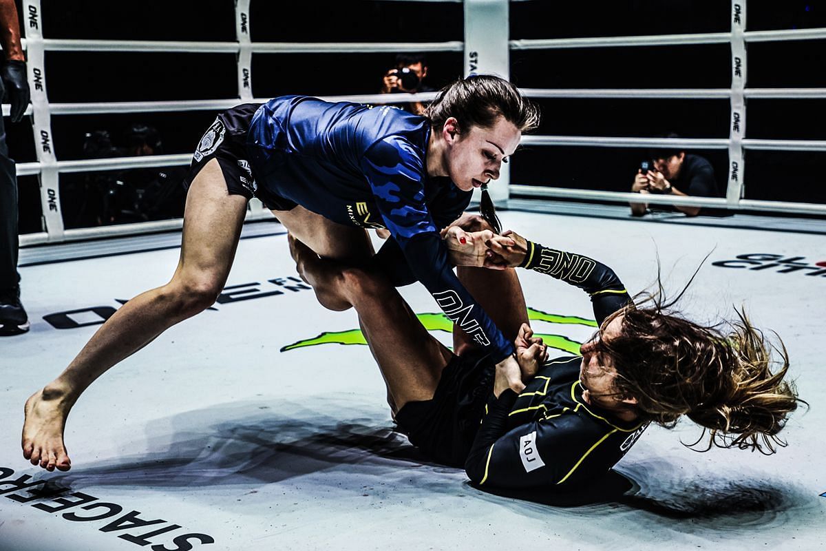 WATCH: The moment Mayssa Bastos knew she secured her clutch submission catch against Danielle Kelly in world title redux -- Photo by ONE Championship