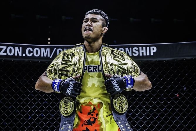 WATCH: Double-champ Superlek Kiatmoo9 shows students the tricks and kicks that made him a pound-for-pound great