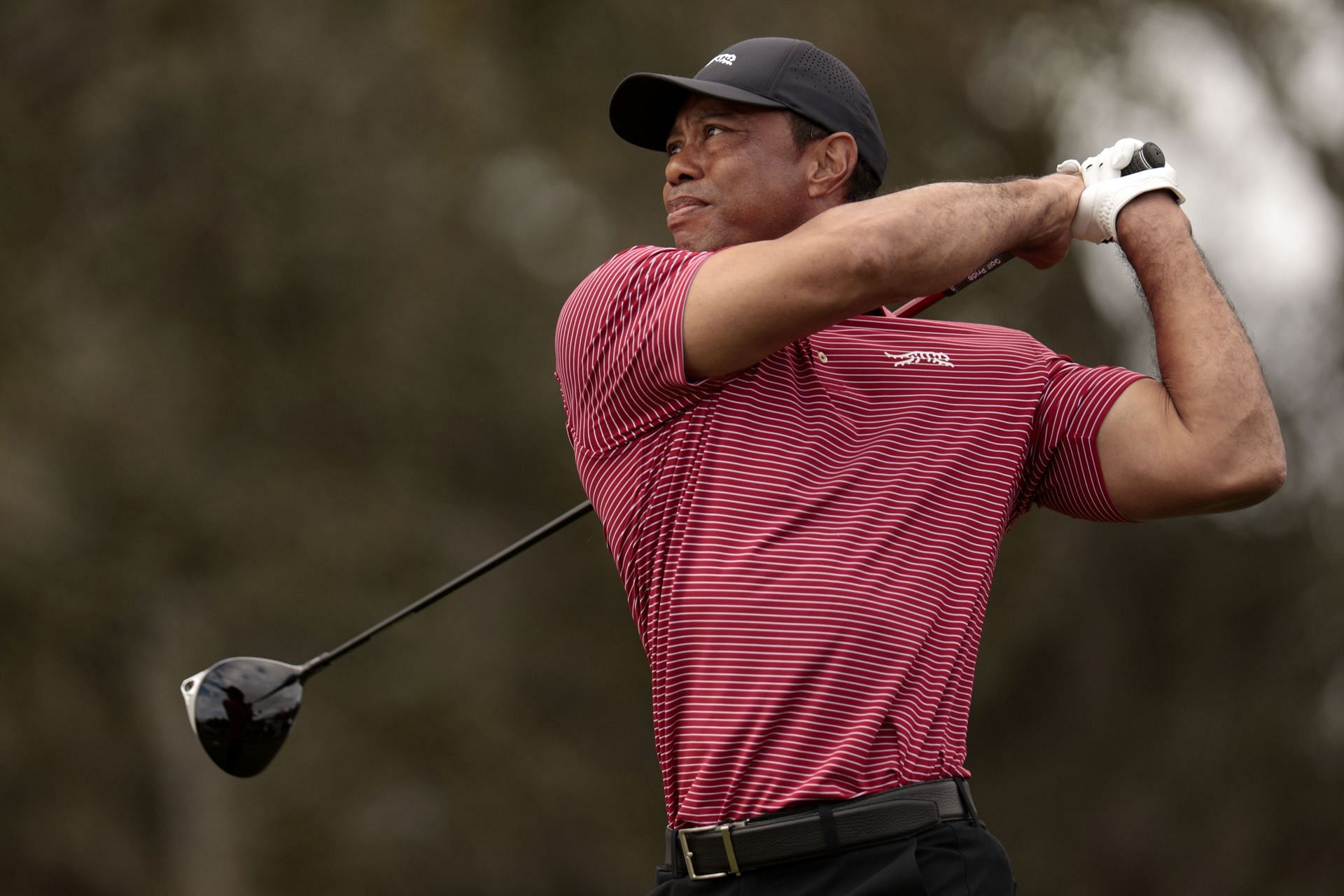 Tiger Woods plays his shot from the 16th tee during the second round of the PNC Championship at Ritz-Carlton Golf Club - Source: Getty