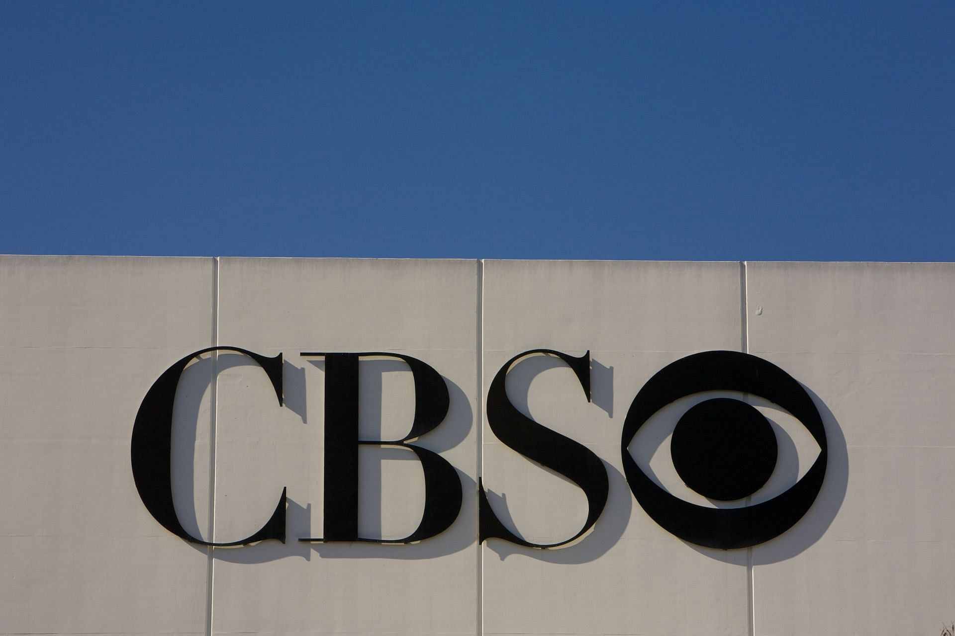 The 2025 Golden Globes will air on CBS (Image via Getty)