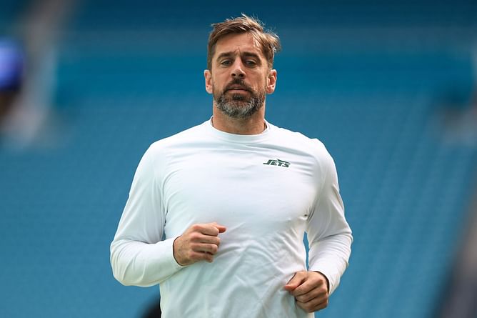 Ex-Jets guard delivers 4-word reaction as Aaron Rodgers’ ESPN stance goes viral