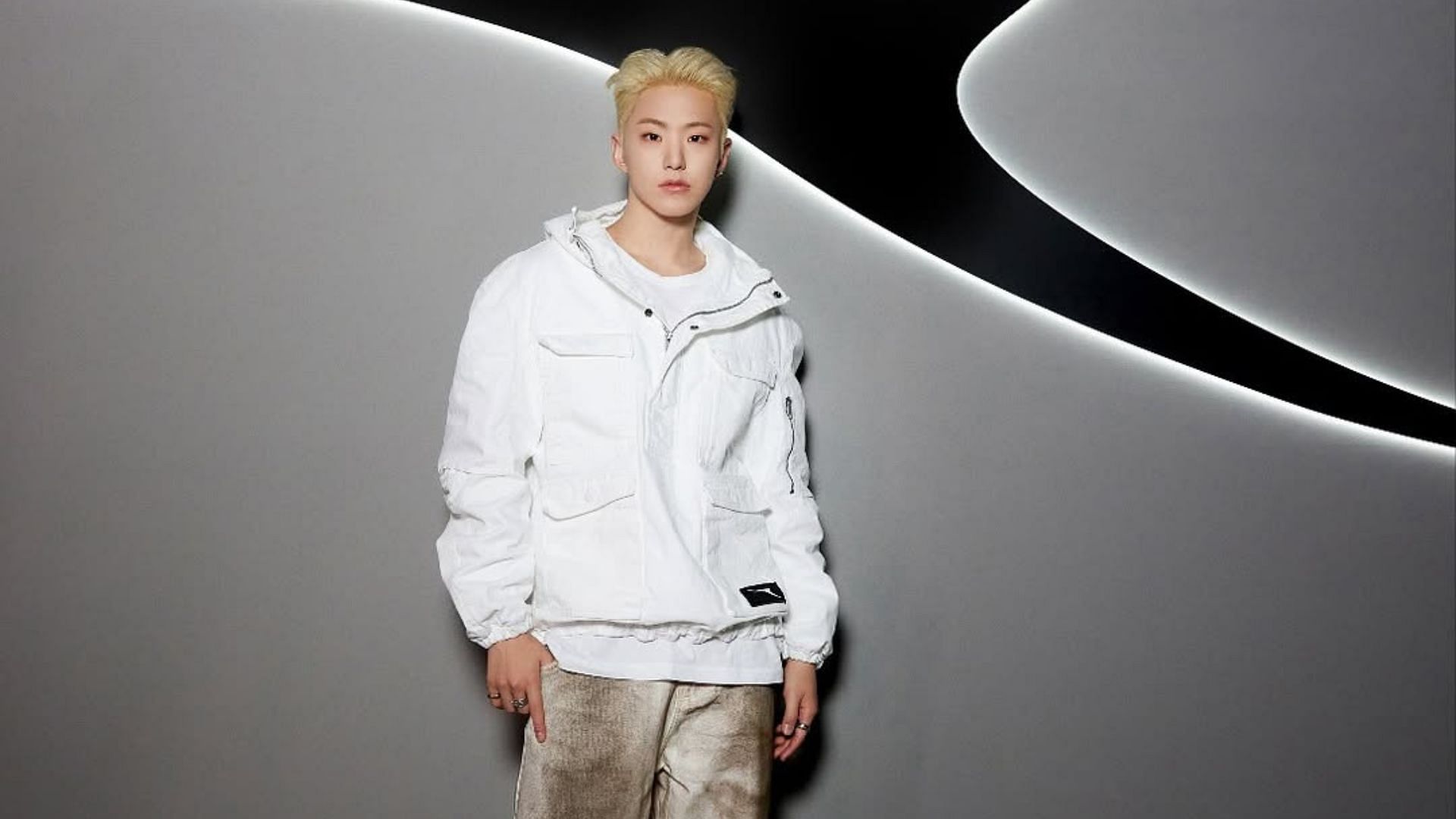 Hoshi of SEVENTEEN donates 100 million Won (Image via Weverse)