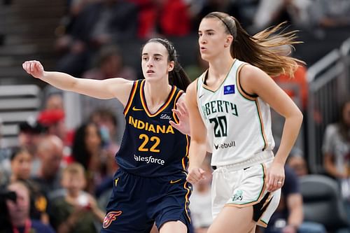 Caitlin Clark (#22) of the Indiana Fever guards against Sabrina Ionescu (#20) of the New York Liberty in the third quarter of their WNBA game on May 16, 2024 in Indianapolis, Indiana. Photo: Getty