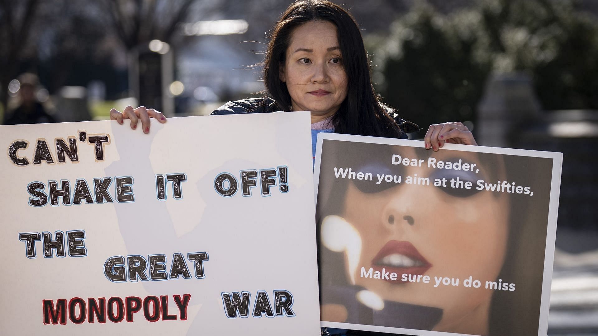 Amy Edwards demonstrates against the live entertainment ticket industry outside the U.S. Capitol on January 24, 2023, in Washington, DC (Image via Getty/Drew Angerer)