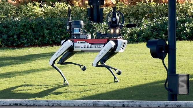 “Instead of fetching tennis balls, it fetches bad guys” — Netizens react to video of Trump’s robot dog guarding children at Mar-a-Lago