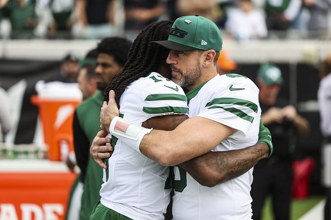 NFL insider reveals Aaron Rodgers’ swanky list of Christmas gifts for Jets O-line complete with Devils River bourbon