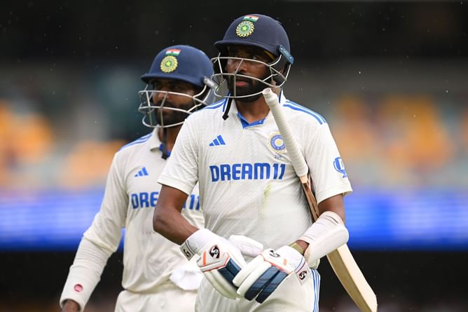[Watch] "Why are you batting behind Siraj" - Aussie bowler's curious question to Jasprit Bumrah on Day 5 of BGT 2024-25 3rd Test
