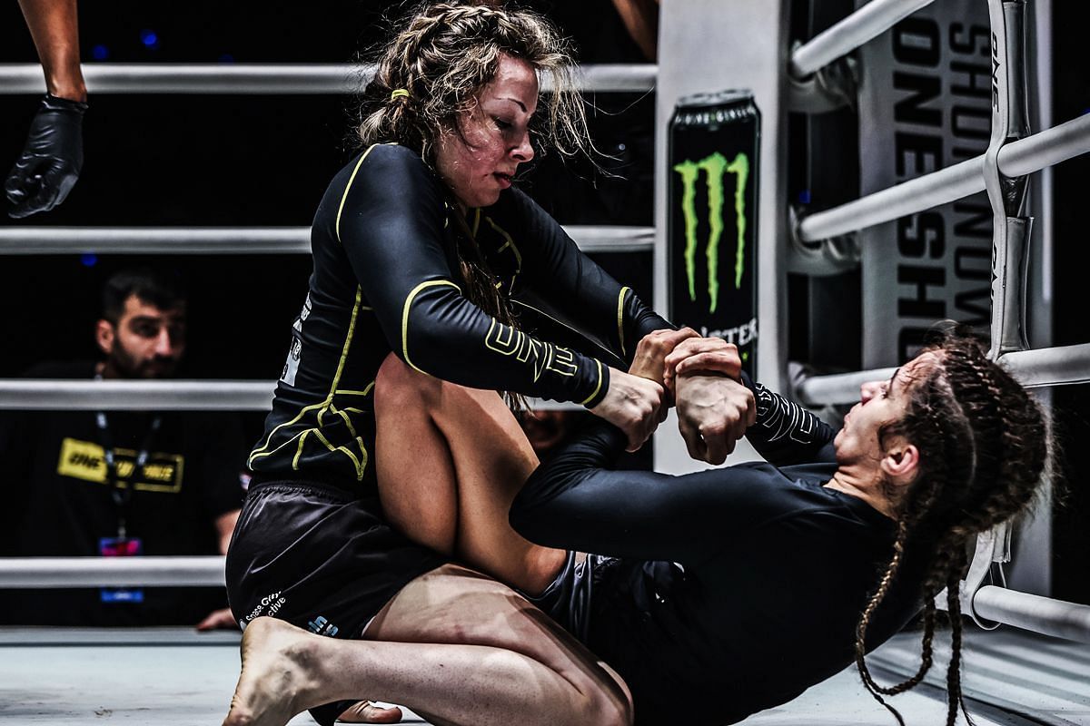 Danielle Kelly fighting Mayssa Bastos | Image credit: ONE Championship