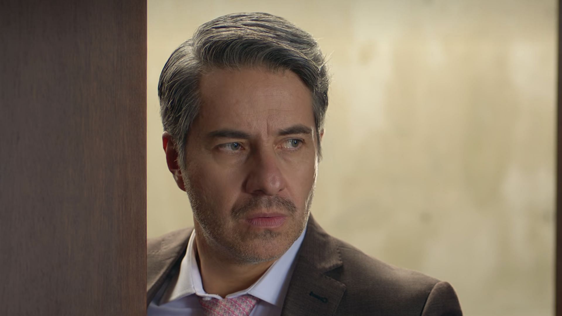 Rogelio (Image via Netflix)