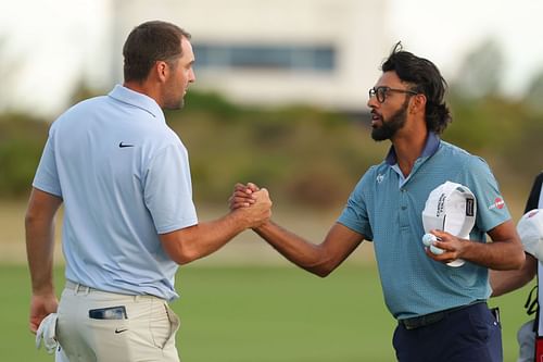  Scottie Scheffler (L) and Akshay Bhatia (R) during the third round of the Hero World Challenge 2024 - Source: Getty