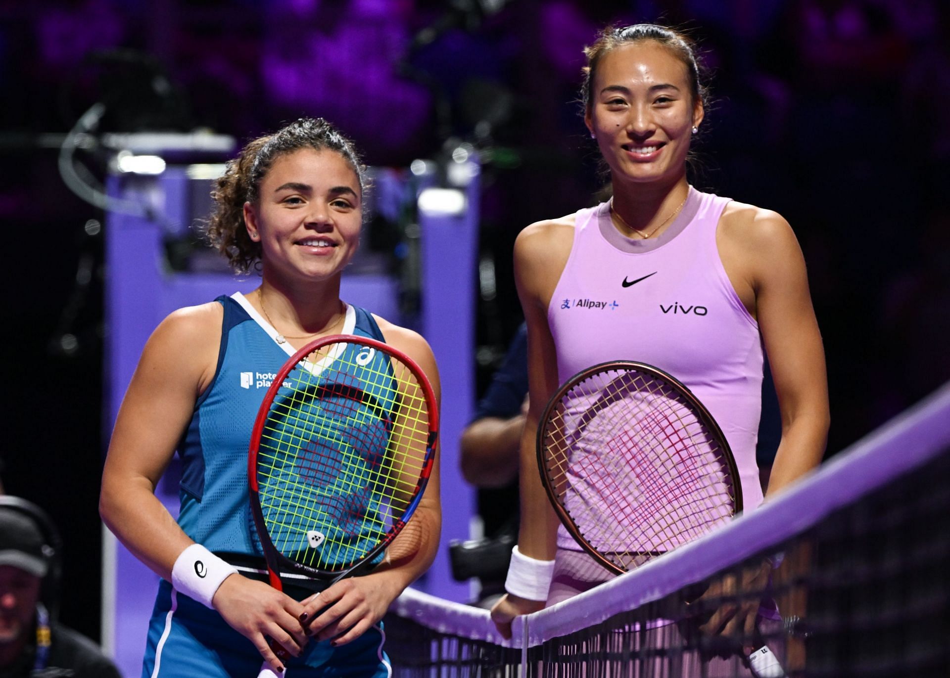 Jasmine Paolini and Zheng Qinwen (Source: Getty)