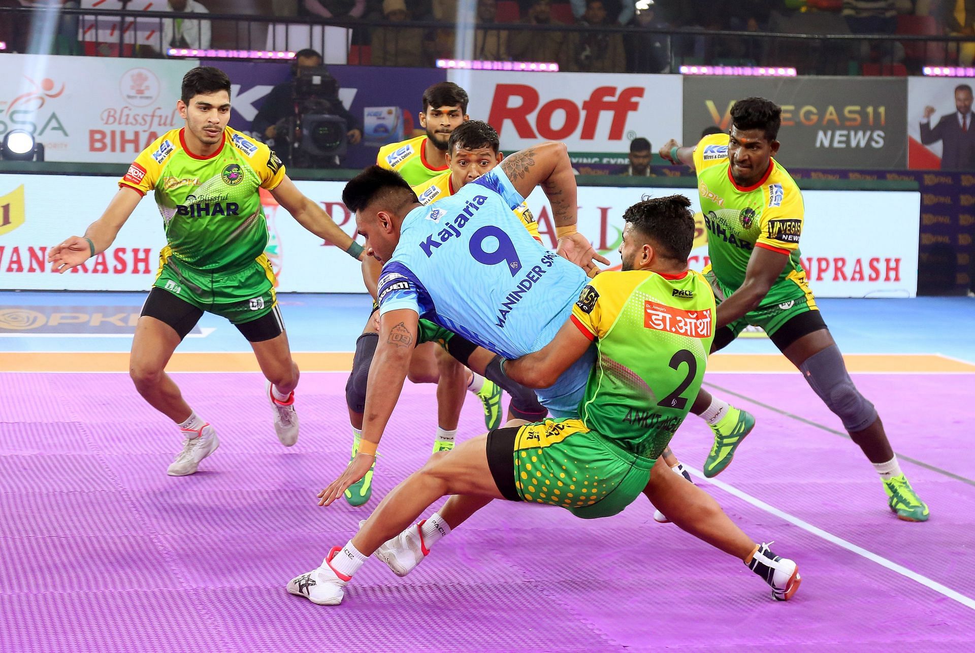 Can Maninder Singh (raider) power the Warriorz to an elusive win? (Image Courtesy: PKL)