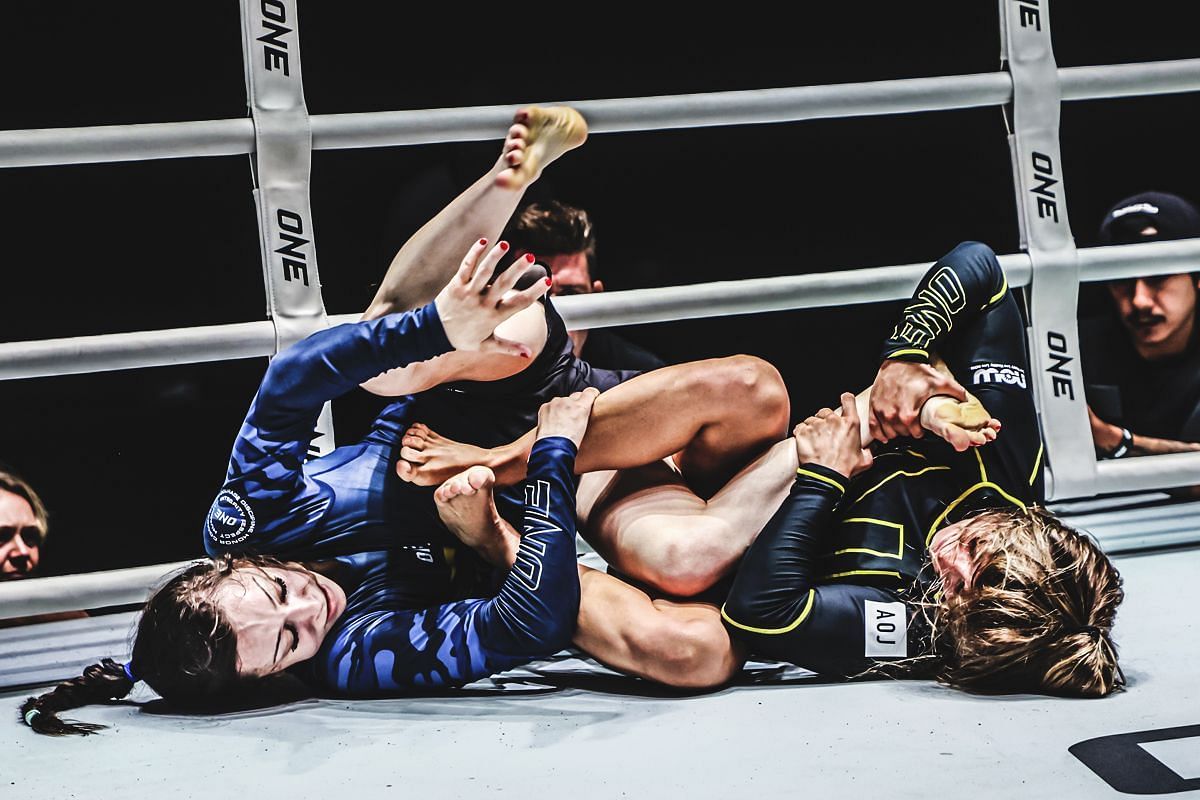 Mayssa Bastos (R) tries to submit Danielle Kelly | Image by ONE Championship