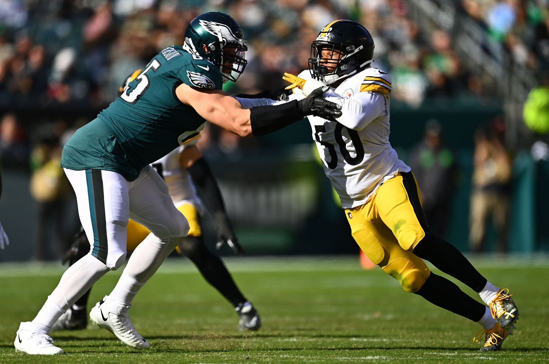 Action from the recent Philadelphia Eagles vs. Pittsburgh Steelers game in 2022. (Credits: Getty)