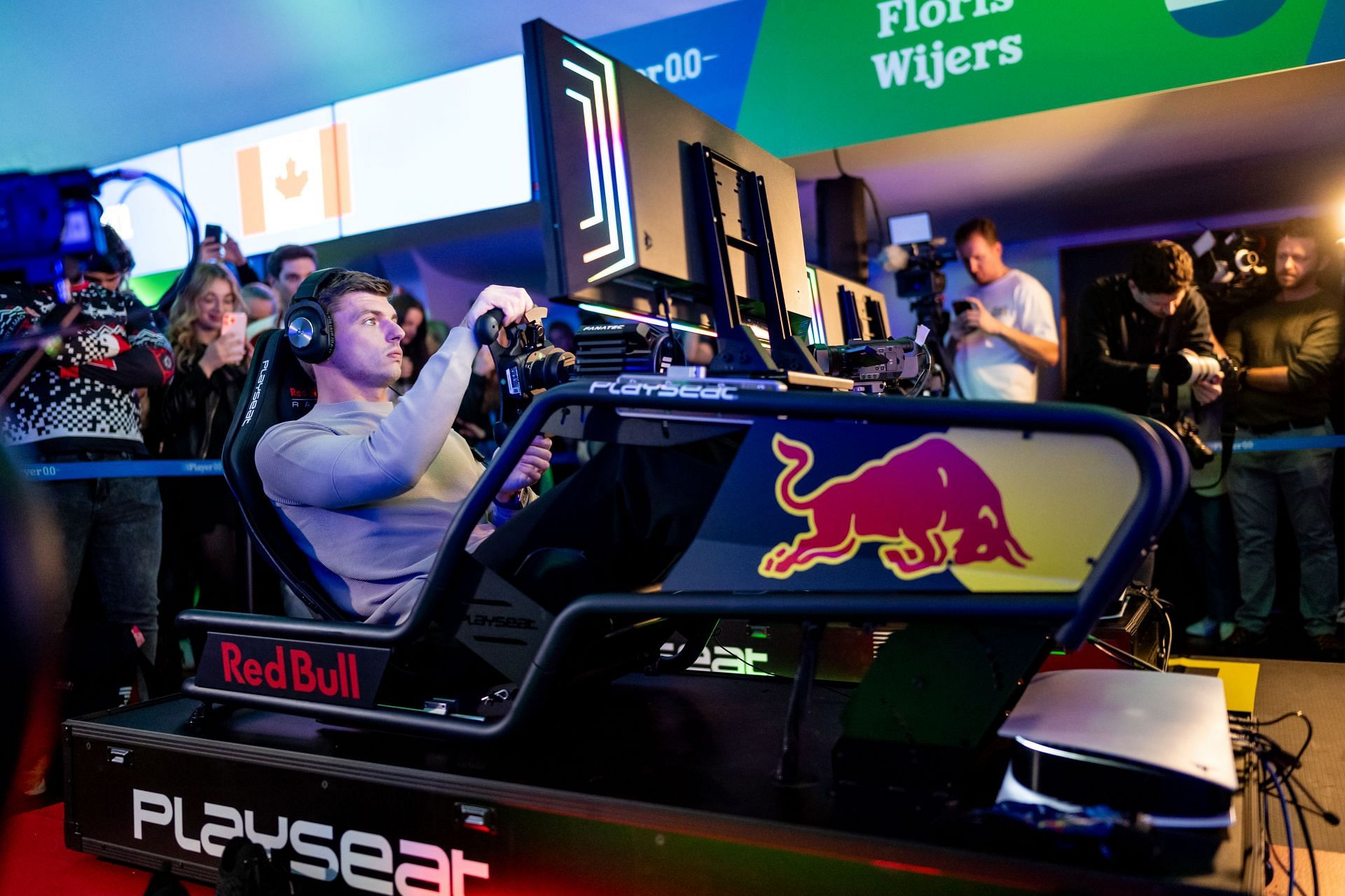 Max Verstappen in a racing simulator - Source: Getty