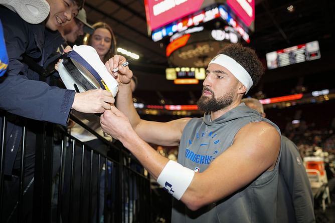 "F**kin weirdo" - Klay Thompson smoothly schools delivery guy crashing his fan Interaction