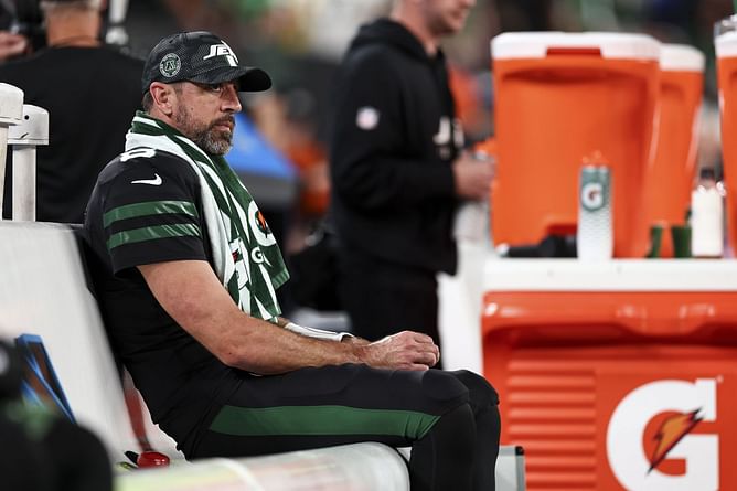 "What the hell is wrong with Aaron Rodgers?" - Former All-Pro Jets WR eviscerates 4x MVP for "quitting" on the team