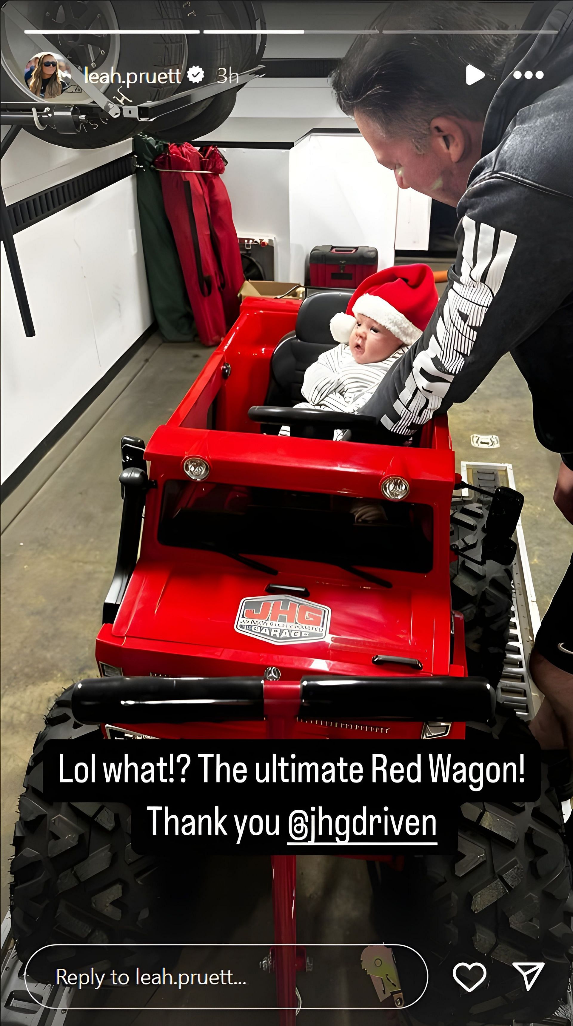 Leah Pruette&#039;s christmas story on Instagram- The untimate red wagon, Source: Instagram- @leah.pruette