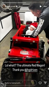 Leah Pruette's christmas story on Instagram- The untimate red wagon, Source: Instagram- @leah.pruette