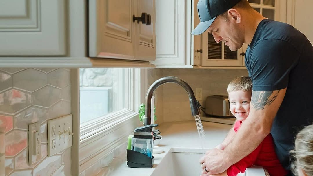 Stipe Miocic with his daughter. [Image courtesy: @stipemiocic on Instagram]