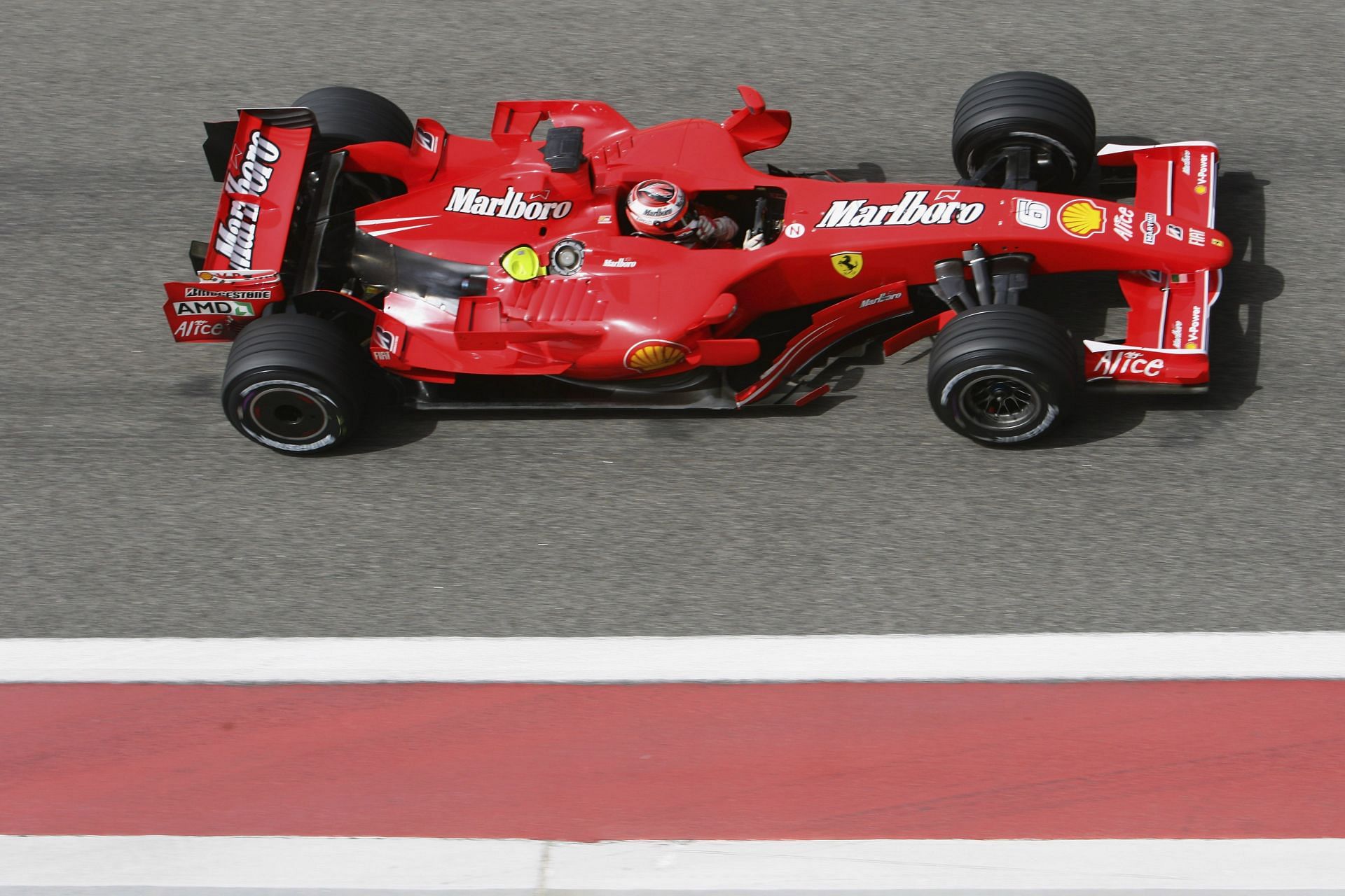 Kimi Raikkonen during F1 testing at the Bahrain International Circuit on March 1, 2007 - Source: Getty