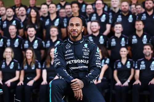 Lewis Hamilton at the Mercedes team photo in the pit lane before the Abu Dhabi Grand Prix - Previews - Source: Getty