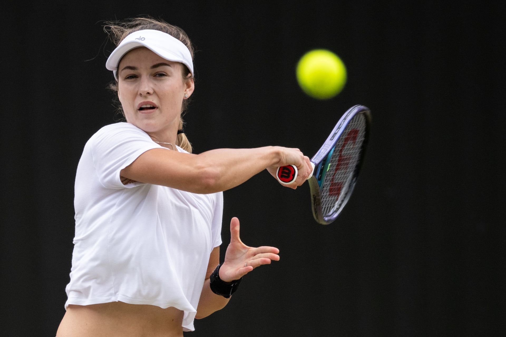 Anna Kalinskaya hits a forehand at ecoTrans Ladies Open 2024