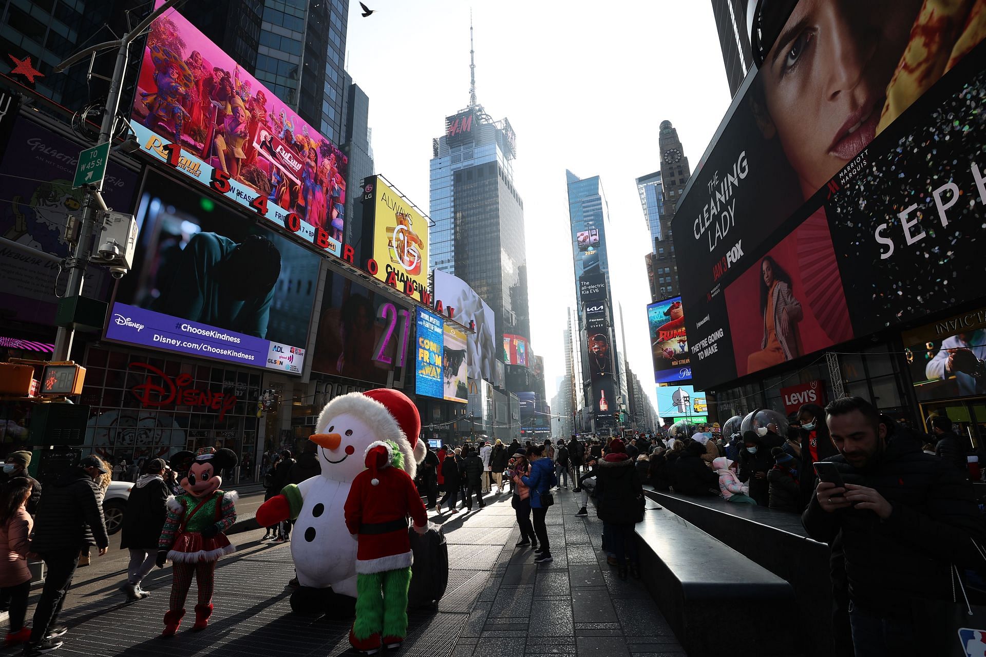 Daily life at Times Square in NYC on Christmas Eve - Source: Getty