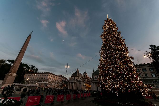 Was the Trafalgar Square Christmas tree poorly decorated this year? Posts criticizing London Mayor Sadiq Khan explored