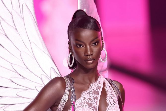 "Cardi's rant coming in 3...2....1"— Netizens react to Anok Yai featured on the cover of Offset’s new single Swing My Way