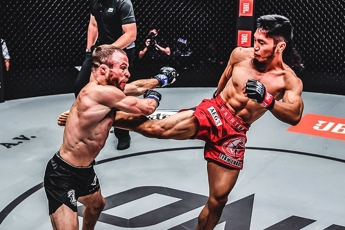 Jarred Brooks fighting Lito Adiwang | Image credit: ONE Championship