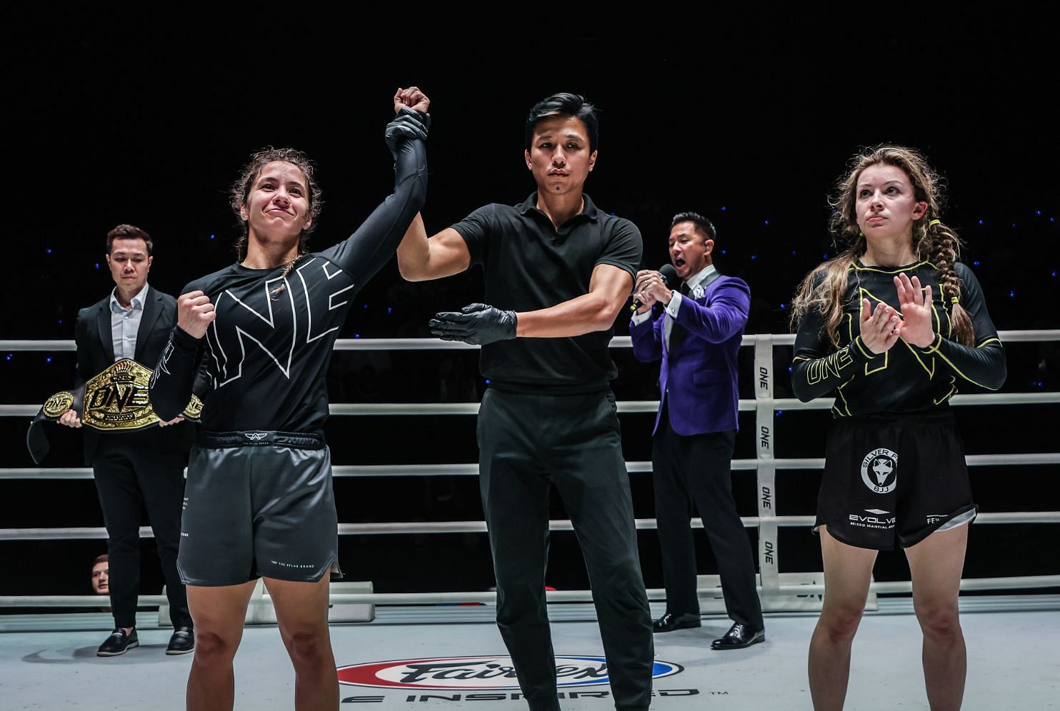 Mayssa Bastos (L) defeats Danielle Kelly | Image by ONE Championship