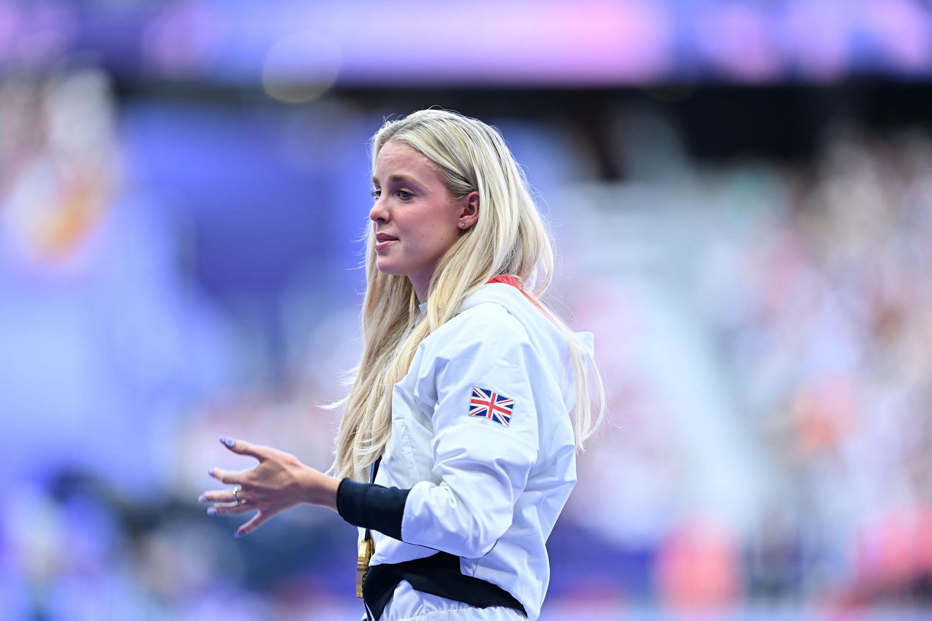 Keely Hodgkinson on the podium after winning the Women&#039;s 800m race during the 2024 Paris Olympics (Image via: Getty Images)