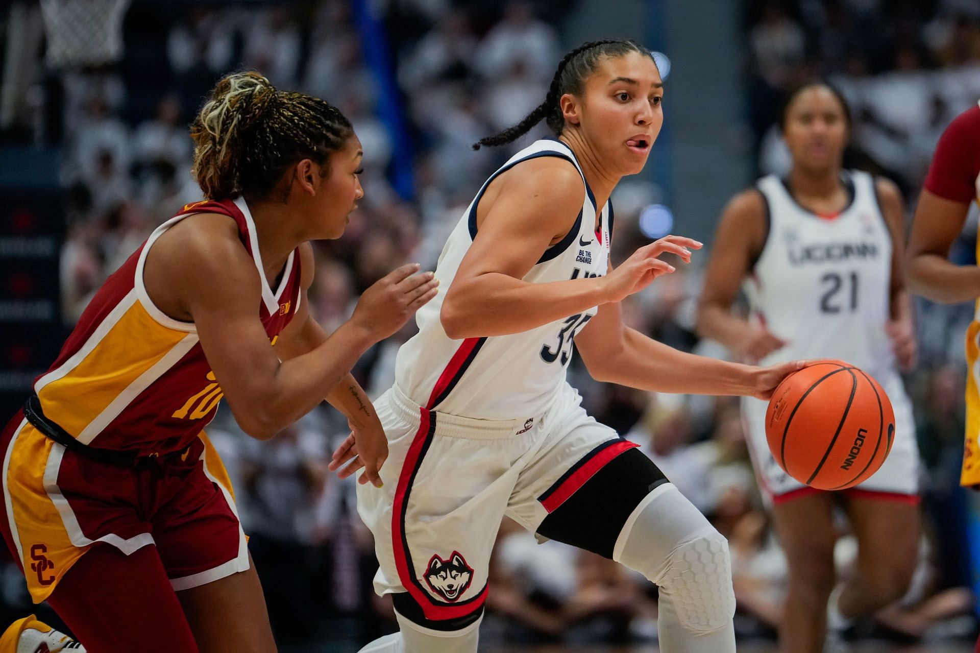 Azzi Fudd (#35) of the Connecticut Huskies is defended by Malia Samuels (#10) of the USC Trojans during the first half of their NCAA women&#039;s basketball game at the XL Center on December 21, 2024 in Hartford, Connecticut (Credits: Getty)