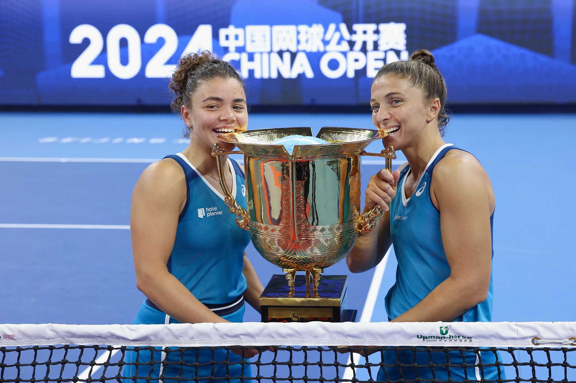 Jasmine Paolini and Sara Errani at the China Open 2024. (Photo: Getty)