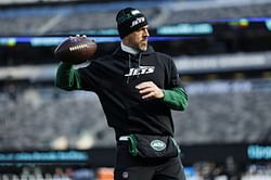 Aaron Rodgers speaks out on benching rumors after giving up two-score lead to Seahawks