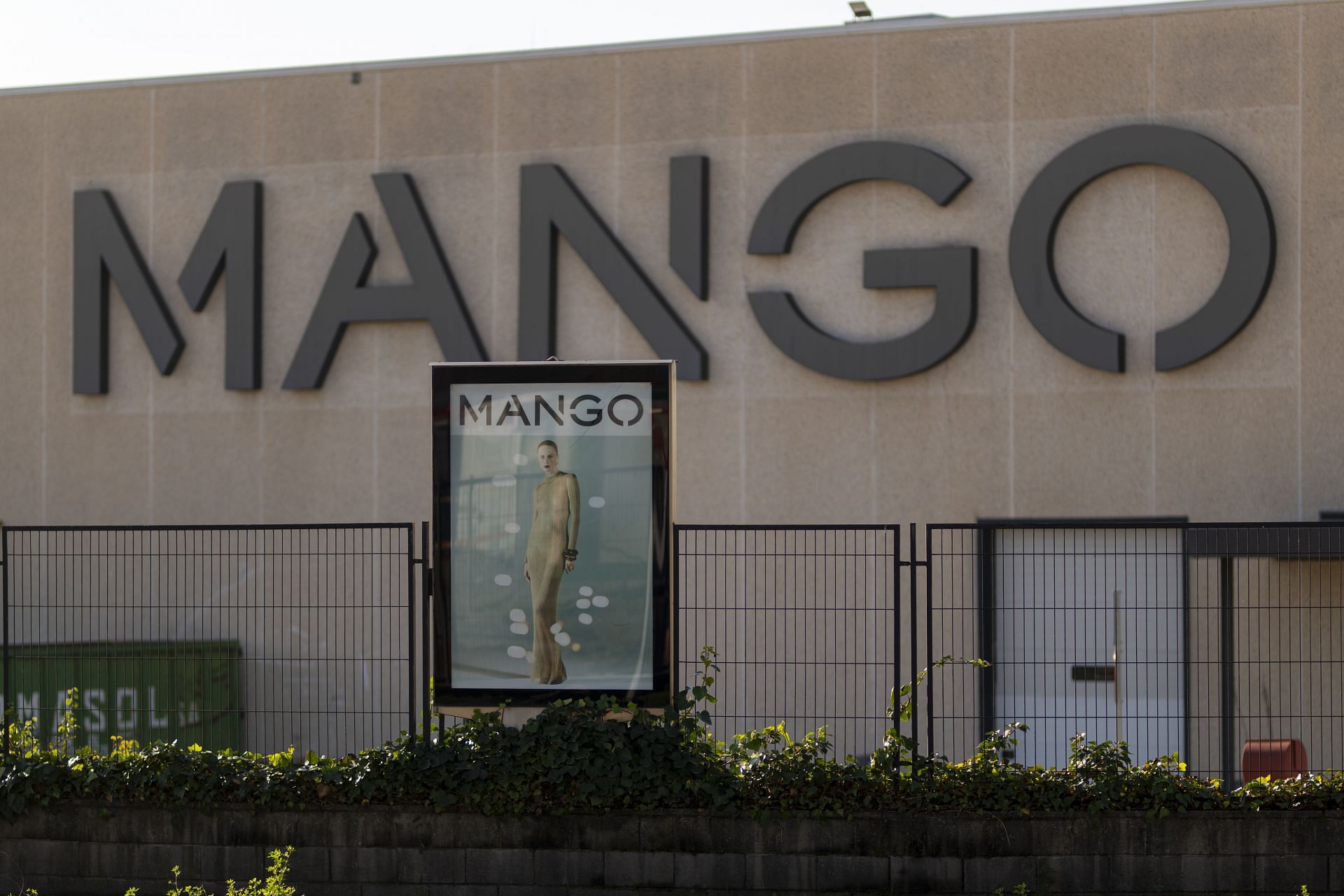 Mango headquarters in Barcelona displays flags at half-mast mourning Isak Andic - Source: Getty