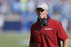 "Oklahoma fans aren't ready for this chaos": CFB fans react to elite 4-star LB decommitting from Brent Venables' Oklahoma Sooners