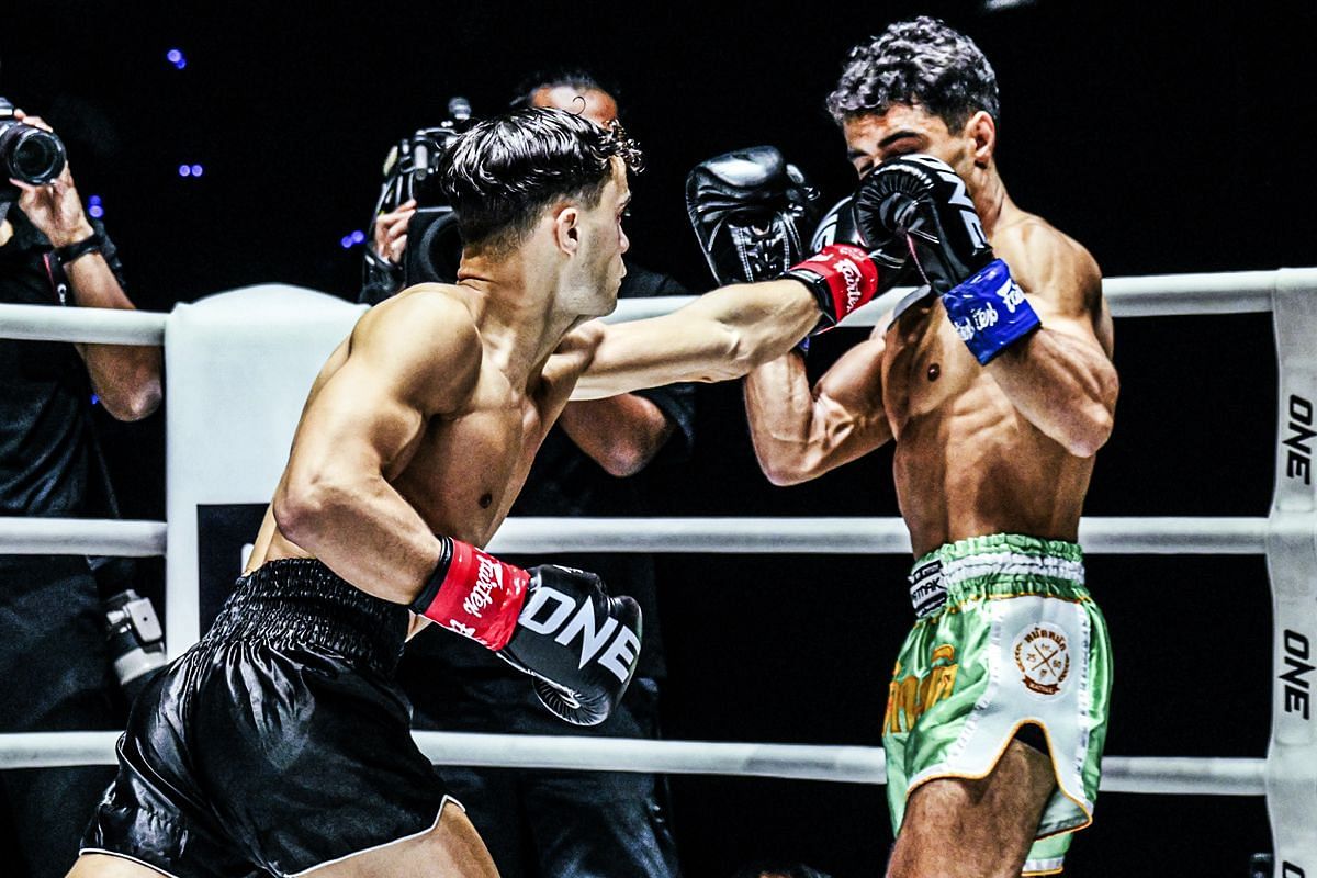 Jonathan Di Bella fighting Rui Botelho | Image credit: ONE Championship