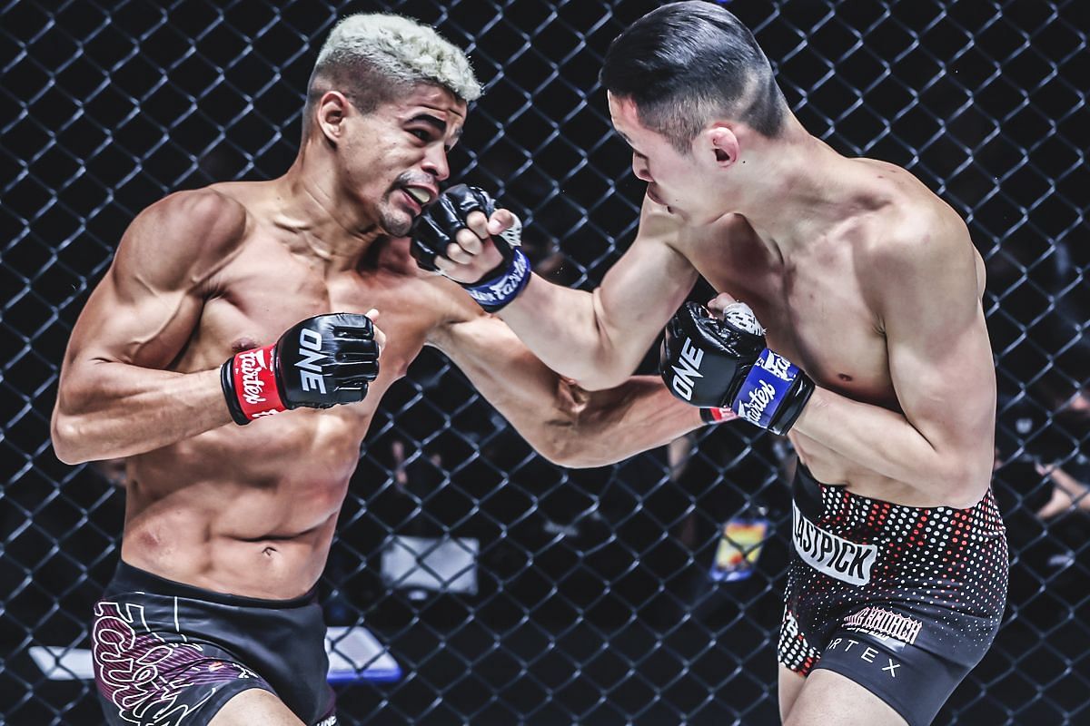 Fabricio Andrade fighting Kwon Won Il. [Photo via: ONE Championship]