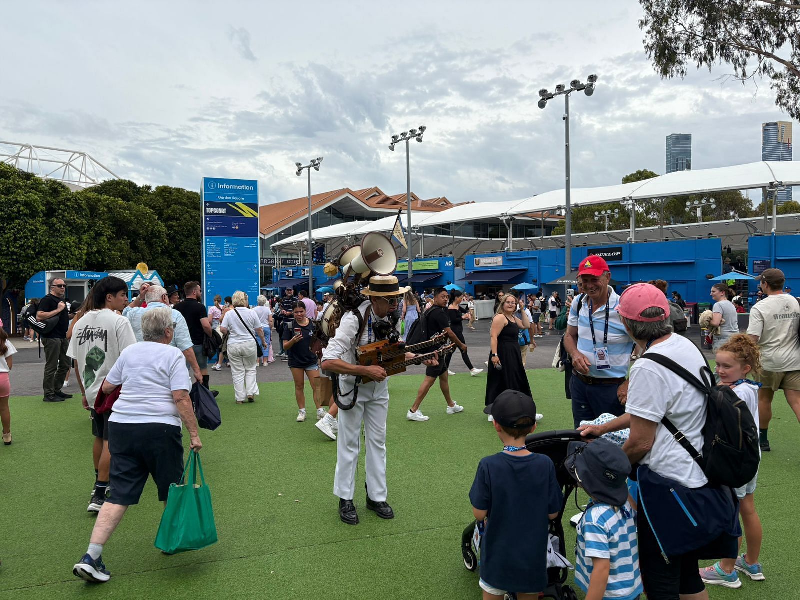 In Picture: Fans enjoy Uptown Brown&#039;s music at Melbourne Park