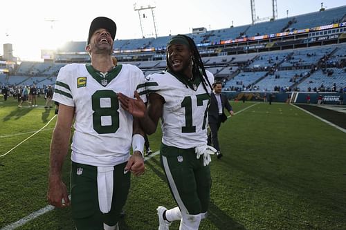 Aaron Rodgers, left, Davante Adams, right, during New York Jets vs. Jacksonville Jaguars (Image Source: Getty)