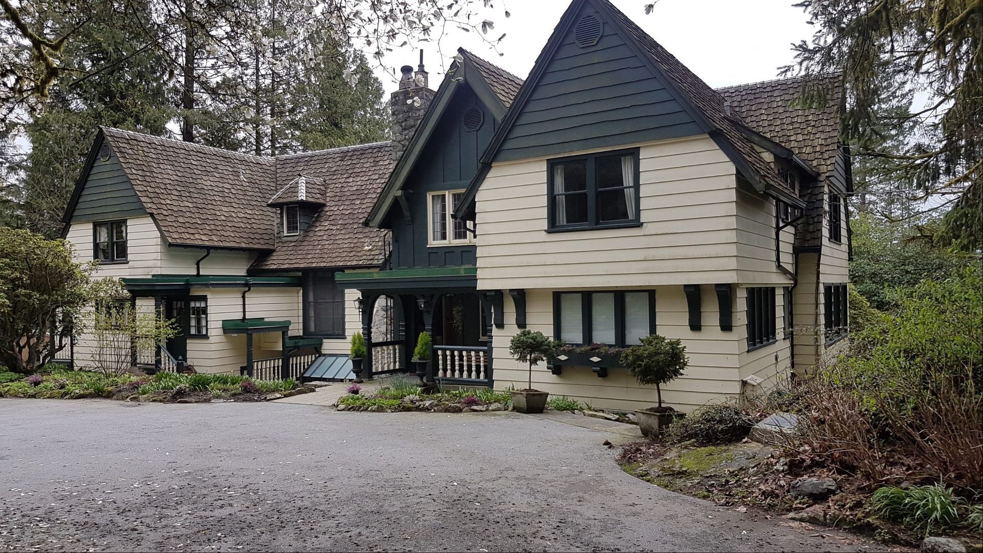 Minnekhada Lodge was used as the Biddle House in Goosebumps (Image via Minnekhada Lodge website)