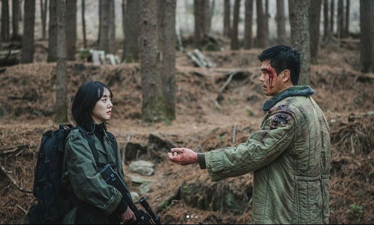 Park Se-wan and Kim Sung-oh.in a still from the drama. (Image via Instagram/@sewanitsme)